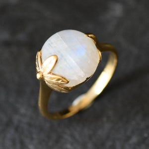 Gold Moonstone Ring, Rainbow Moonstone, June Birthstone, Gold Flower Ring, Vintage Ring, Moonstone Ring, Vermeil Ring, Natural Moonstone