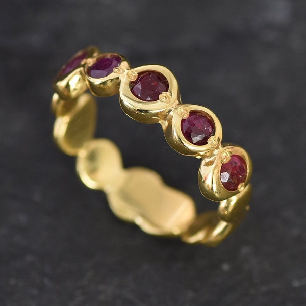 Alliance en rubis doré, rubis naturel, pierre de naissance de juillet, demi-bague d'éternité en or, bague en rubis, bague en rubis rouge, bague vintage rouge, bague en argent, rubis véritable