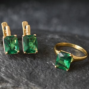 Brincos de ouro com esmeralda, brincos quadrados de ouro, esmeralda sintética, brincos de ouro com esmeralda, brincos com corte esmeralda, brincos em ouro vermeil, brincos de ouro 18 quilates imagem 3