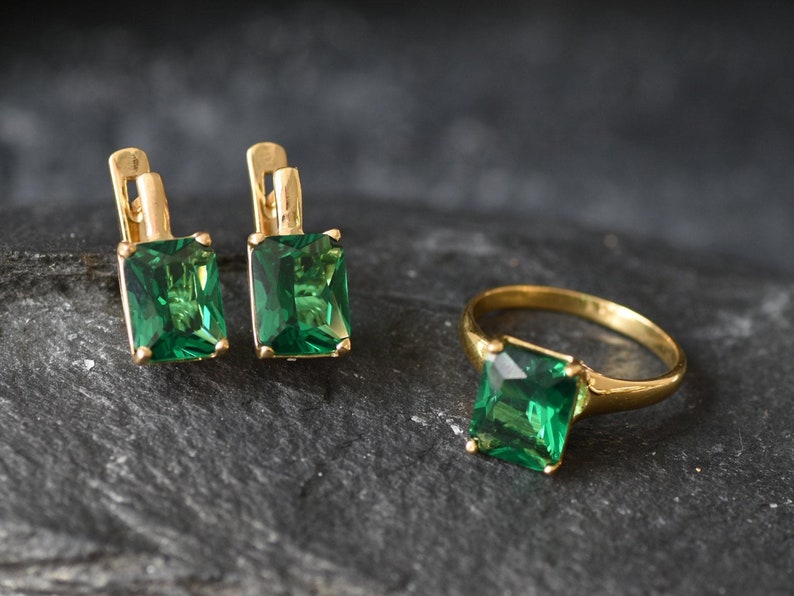 Brincos de ouro com esmeralda, brincos quadrados de ouro, esmeralda sintética, brincos de ouro com esmeralda, brincos com corte esmeralda, brincos em ouro vermeil, brincos de ouro 18 quilates imagem 3