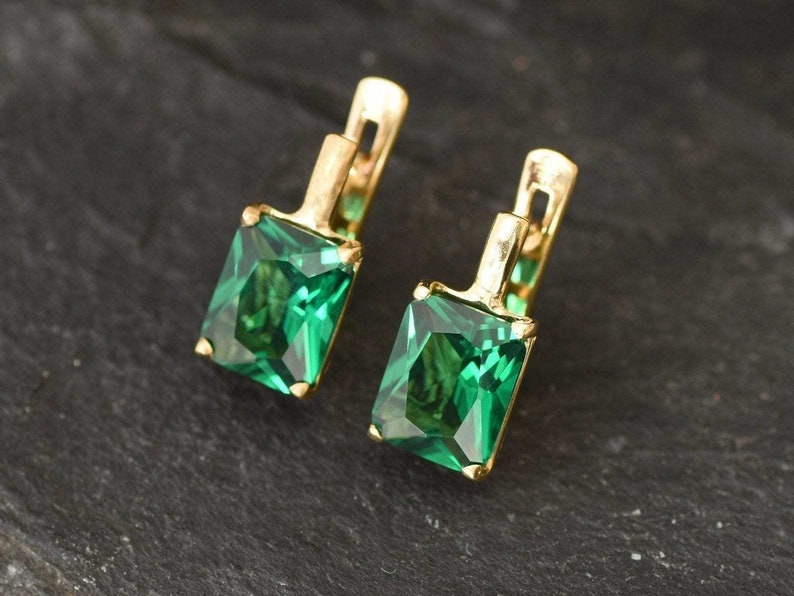 Brincos de ouro com esmeralda, brincos quadrados de ouro, esmeralda sintética, brincos de ouro com esmeralda, brincos com corte esmeralda, brincos em ouro vermeil, brincos de ouro 18 quilates imagem 2
