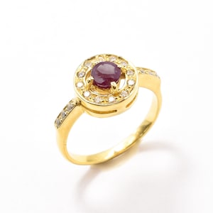 Gold Rubin Ring, natürlicher Rubin Ring, zierlicher Ring, Juli Birthstone, Vergoldeter Ring, Runder Ring, Cluster Ring, Roter Stein Ring, Vermeil Ring