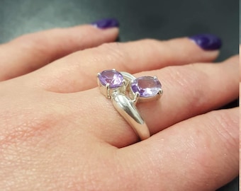 Gold Amethyst Ring, Gold Zwei-Stein-Ring, natürlicher Amethyst, Februar Birthstone, Doppelstein-Ring, Lila Vintage Ringe, Dual-Stein-Ring