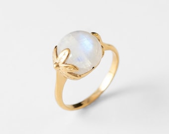 Gold Moonstone Ring, Rainbow Moonstone, June Birthstone, Gold Flower Ring, Vintage Ring, Moonstone Ring, Vermeil Ring, Natural Moonstone