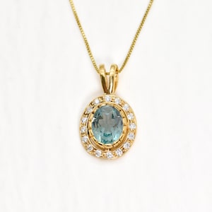 Colgante de aguamarina, colgante ovalado, aguamarina creada, aguamarina azul, colgante azul, colgante tipo halo, colgante de oro vermeil, collar de aguamarina