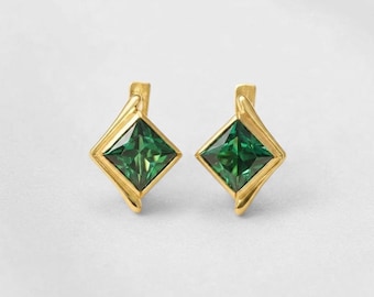 Pendientes de oro y esmeralda, esmeralda sintética, pendientes cuadrados, pendientes de talla princesa, pendientes chapados en oro, pendientes de oro antiguo, pendientes vermeil