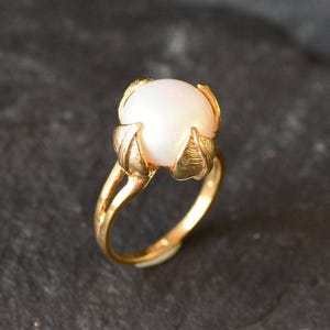 Gold Perle Ring, natürliche Perle, Juni Birthstone, Blattgold Ring, weiße Perle Ring, Perlenring, Blume Perle Ring, Vintage Ring, Vermeil Ring