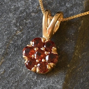Gold Garnet Pendant, Natural Garnet, January Birthstone, Gold Daisy Pendant, Flower Pendant, Dainty Pendant, Garnet Pendant, 18K Gold Plated