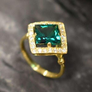 Bague émeraude or, bague de fiançailles émeraude, émeraude créée, bague or vintage, bague émeraude, bague vintage, bague de fiançailles en or, bague en or