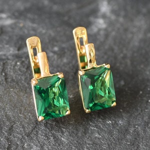 Brincos de ouro com esmeralda, brincos quadrados de ouro, esmeralda sintética, brincos de ouro com esmeralda, brincos com corte esmeralda, brincos em ouro vermeil, brincos de ouro 18 quilates imagem 7