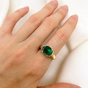 Anello in oro e smeraldo, anello tribale con smeraldo, anello antico, anello vintage con smeraldo, anello di fidanzamento con smeraldo, anello in oro verde, anello solitario con smeraldo immagine 2