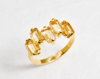 Anillo de citrino de oro, anillo de talla esmeralda, citrino natural, anillo baguette, anillo de media eternidad, piedra natal de noviembre, anillo amarillo, anillo vermeil