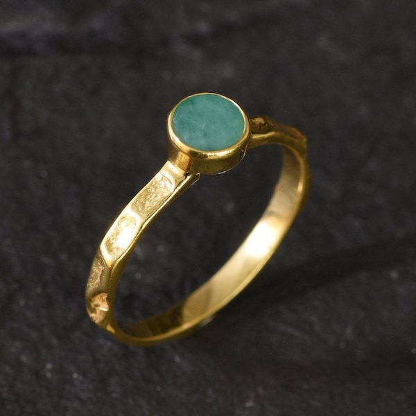 Gold Solitaire Ring, Natural Emerald Ring, Stackable Ring, May Birthstone, Vintage Ring, Promise Ring, Green Ring, Dainty Ring, Gold Vermeil