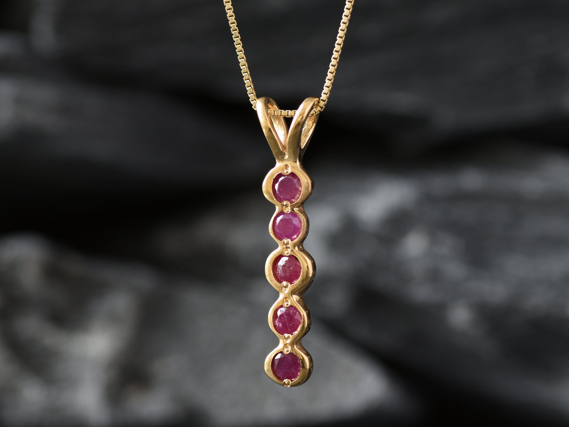 Natürlicher Opal-Anhänger In 14 Karat Gelbgold Gefasst Im Angebot Bei