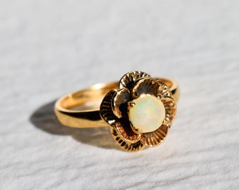 Flower Opal Ring, natuurlijke Ethiopische opaal, gouden opaalring, Rose Opal Ring, bruidsring, ronde witte ring, geboortesteen oktober, goud door Adina