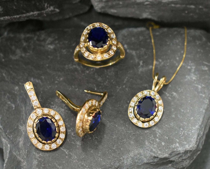 Ovale saffier halo ring, koningsblauwe edelsteen, vintage-geïnspireerde 18k vergulde ring, geboortesteen van september afbeelding 8