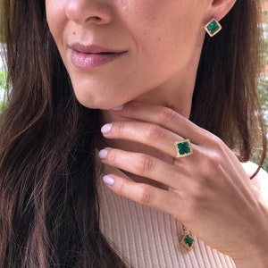 Pendientes de oro y esmeralda, esmeralda sintética, pendientes antiguos, pendientes cuadrados, pendientes chapados en oro, pendientes de talla princesa, pendientes vintage, vermeil imagen 3