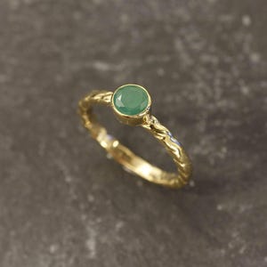 Gold Emerald Ring, Natural Emerald, Solitaire Ring, Vintage Ring, Gold Plated Ring, Green Ring, Antique Band, Stackable Ring, Vermeil Ring