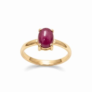 Guldrubinring, naturlig rubin, 2 karat solitär, frieriring, juli födelsesten, enkel rubinring, liten oval ring, förgylld vermeilring