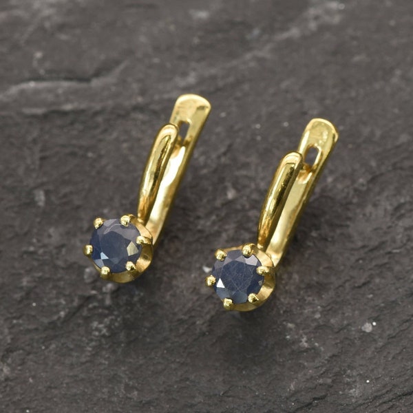 Boucles d'oreilles en saphir doré, saphir naturel, boucles d'oreilles en or délicats, boucles d'oreilles en saphir bleu, pierre de naissance en septembre, petites boucles d'oreilles, or vermeil