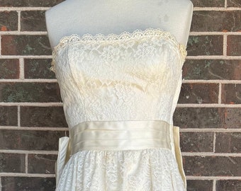 Vintage 1980’s “Gunne Sax” by Jessica McClintock Off White Satin and Lace Dress