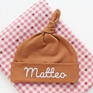 Babymütze mit Namen – Baumwoll Beanie Neugeborene bis 6–9 Monate