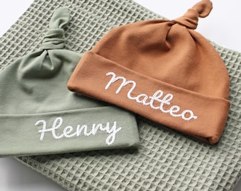 Gorro de bebê personalizado: nome bordado, gorro de algodão com nó.