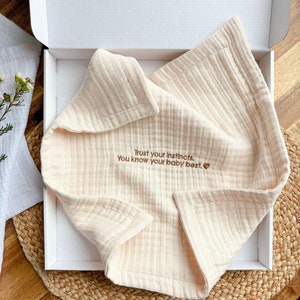 Postpartum affirmation washcloth for New mom gift Postpartum care package Expecting mum Self care gift new Mom to be gift Pregnancy gift box