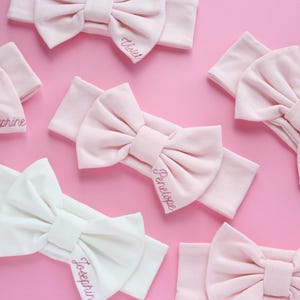 Personalized baby headband Custom baby bow Name baby girl headband Newborn bow for infant girl Pink baby bow Embroidered baby shower gift