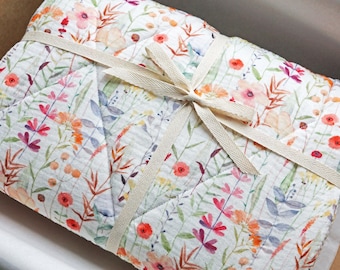 Muslin baby quilt handmade Crib Quilt for baby girl blanket Floral baby blanket Quilted throw Newborn Quilt blanket baby boy Quilt for girls