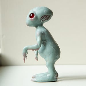 alien lifeform sculpture
