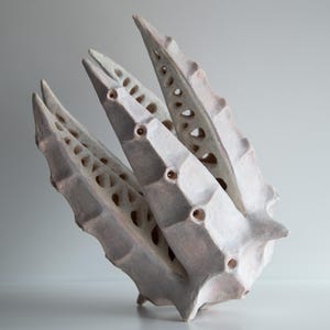 Alien Inspired Ceramic Lamp – Organic Sculptural Mood Light, Handmade Fantasy Decor, Stoneware Table Lamp
