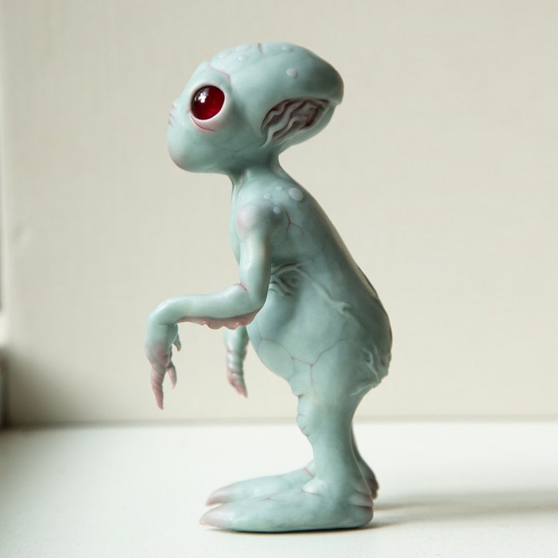 alien lifeform sculpture