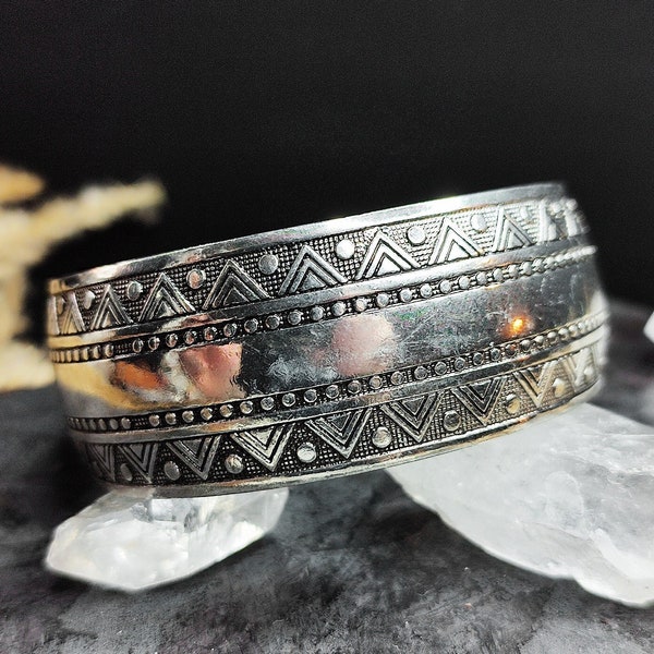 Etched Gypsy Silver Bangle // Vintage Jewelry, Arm Jewelry, Bracelet, Aztec Jewelry, Berber Jewelry, Hippie Jewelry, Boho, Indie, Arm Manchette