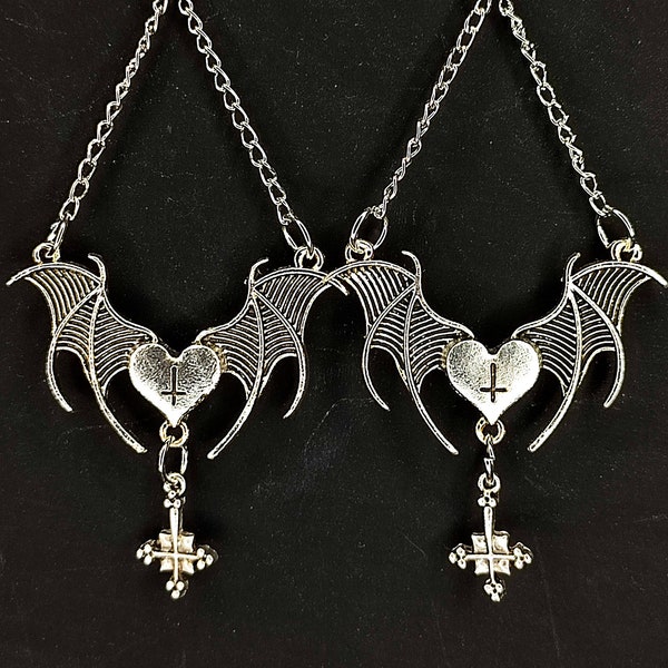 Vampir Goth Fledermaus Ohrringe mit Herz // Hexe, Hexenohrringe, Hexenschmuck, Gothicohrringe, Gothicschmuck, Okkult, Okkultismus, Gothic