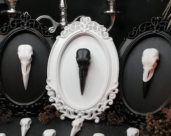 Ceramic picture frame with raven skull // Ceramic frame, ceramic decoration, wall decoration, Gothic decor, Gothic wallhanger, crow, raven