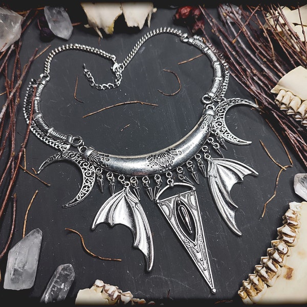 Vampir Goth Fledermaus Halbmond Kette // Halskette, Hexe, Hexenkette, Hexenschmuck, Gothic, Gothickette, Gothicschmuck, Magie, Okkult