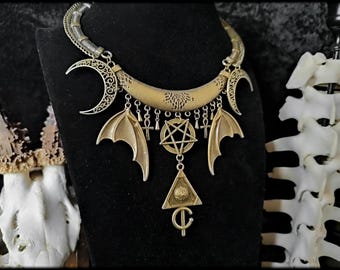 Vampire goth bat crescent necklace // necklace, witch, witch necklace, witch jewelry, gothic, gothic necklace, gothic jewelry, magic, occult