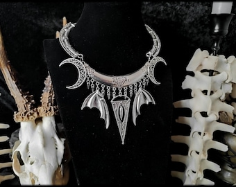 Vampire goth bat crescent necklace // necklace, witch, witch necklace, witch jewelry, gothic, gothic necklace, gothic jewelry, magic, occult