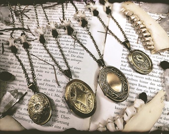 Lockable vintage medallion with bone // bone chain, bone amulet, antique chain, necklace, witch chain, magic, talisman, occult