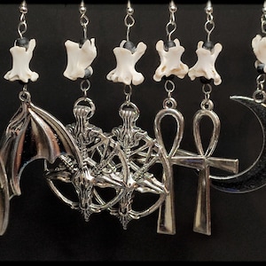 Magische Knochen Ohrringe // Sichelmond, Halbmond, Ankh, Baphomet, Fledermaus, Hexen Ohrringe, Hexen Schmuck, Gothicohrringe, Gothicschmuck,