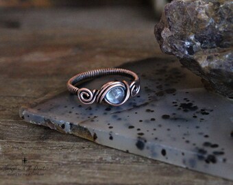 White Moonstone Ring Handmade wire woven ring Antiqued copper wire Beatiful shimmer Ornate wire woven ring Smooth oval gemstone Size 7