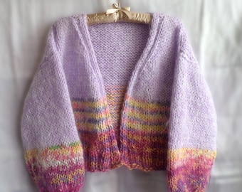 Cardigan lilas clair en mohair, cardigan duveteux tricoté à la main, cadeau de Pâques, prêt à être expédié