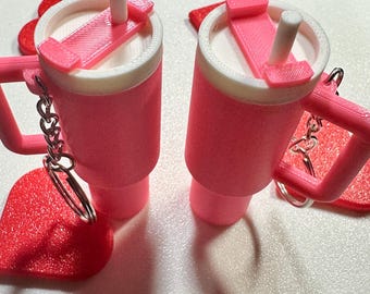 Miniature Red Cup Keychain – Fun Novelty Drink Cup Keyring with Hidden Storage Compartment