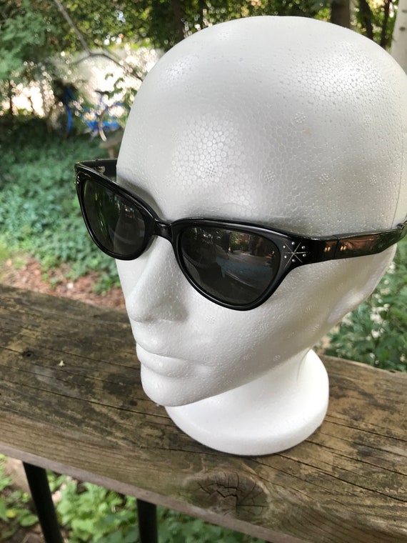 Vintage 1950s American Optical Cat-Eye sunglasses - image 3