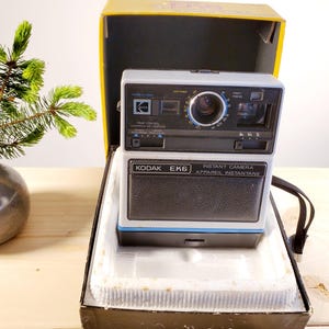 KODAK EK6 Instant camera - Untested - Comes with its original case - Mid 70s Vintage - Retro Home Decor.