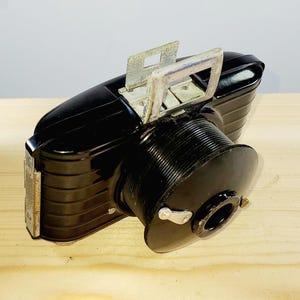 Vintage Kodak Brownie Bullet 127 film Bakelite Camera - 1930&#39;s Art-Deco