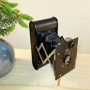Appareil photo Kodak « Vest Pocket » vers 1920 avec soufflet - superbe objet d&#39;exposition