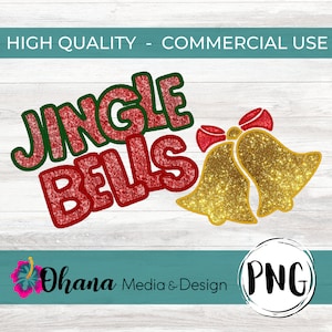 Op de afbeelding: Rode en groene glittertekst die "Jingle Bells" zegt met twee gouden glitterbellen met rode strikken. De afbeelding heeft een houtnerf achtergrond en een watermerk dat "Ohana Media & Design PNG" zegt.