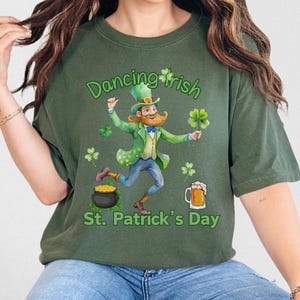 Dancing Irish St Patricks Day T-shirt, Comfort Colors St Patrick&#39;s Day Shirt, Leprechaun Design, Shamrock Top, Unisex Party Apparel Gift